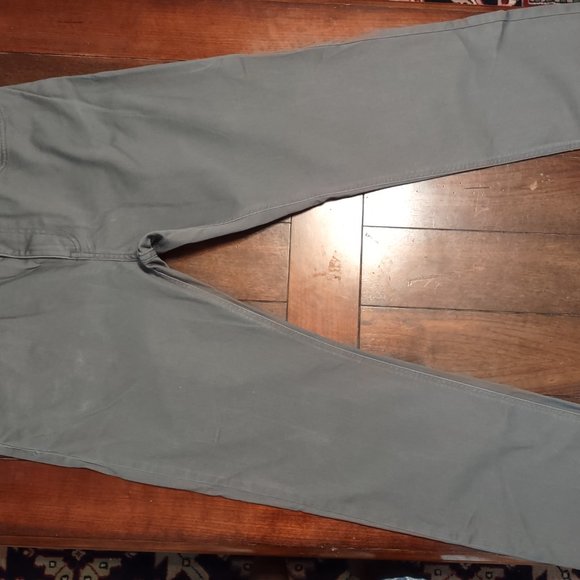 Vince Camuto - Picture 3 of 6